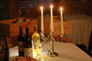 Der Weinkeller bei Kerzenschein