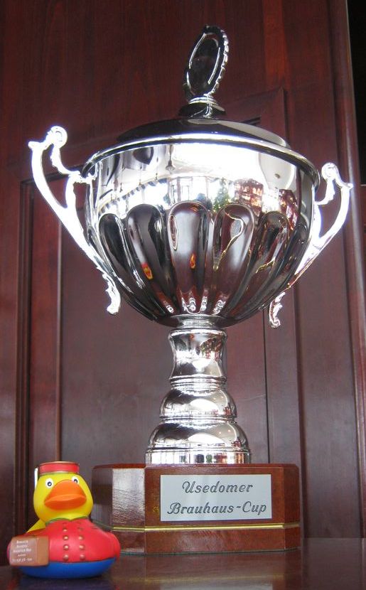 Pokal zum Brauhaus Cup